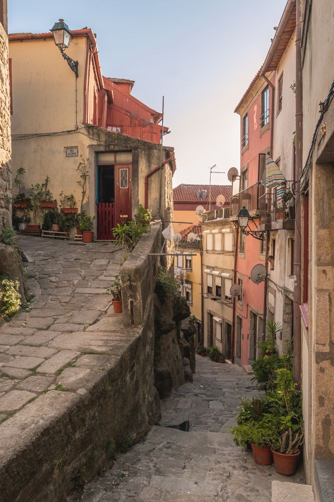 Silence between stones