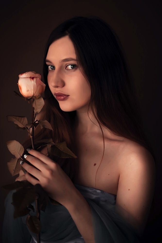 Девушка с розой