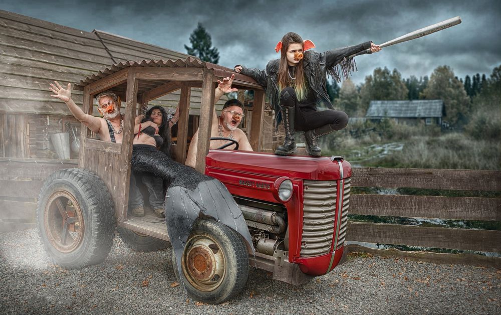 Едем, едем в соседнее село...