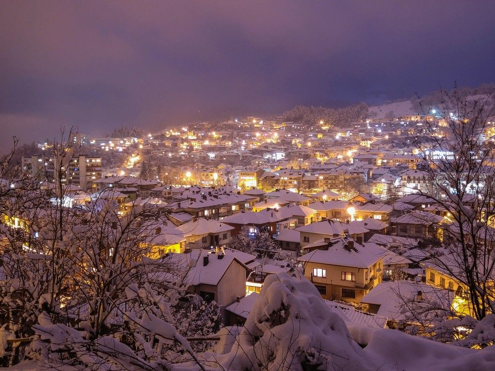 Teteven city by night