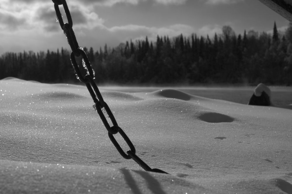 Зима сковала