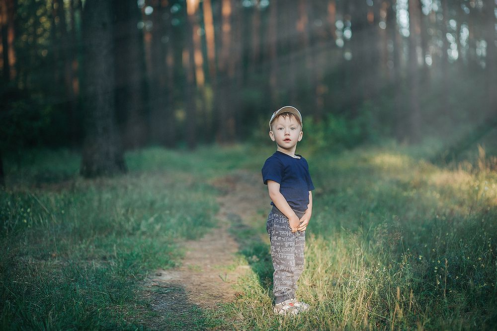 ребенок-это яркий лучик света в темном лесу...