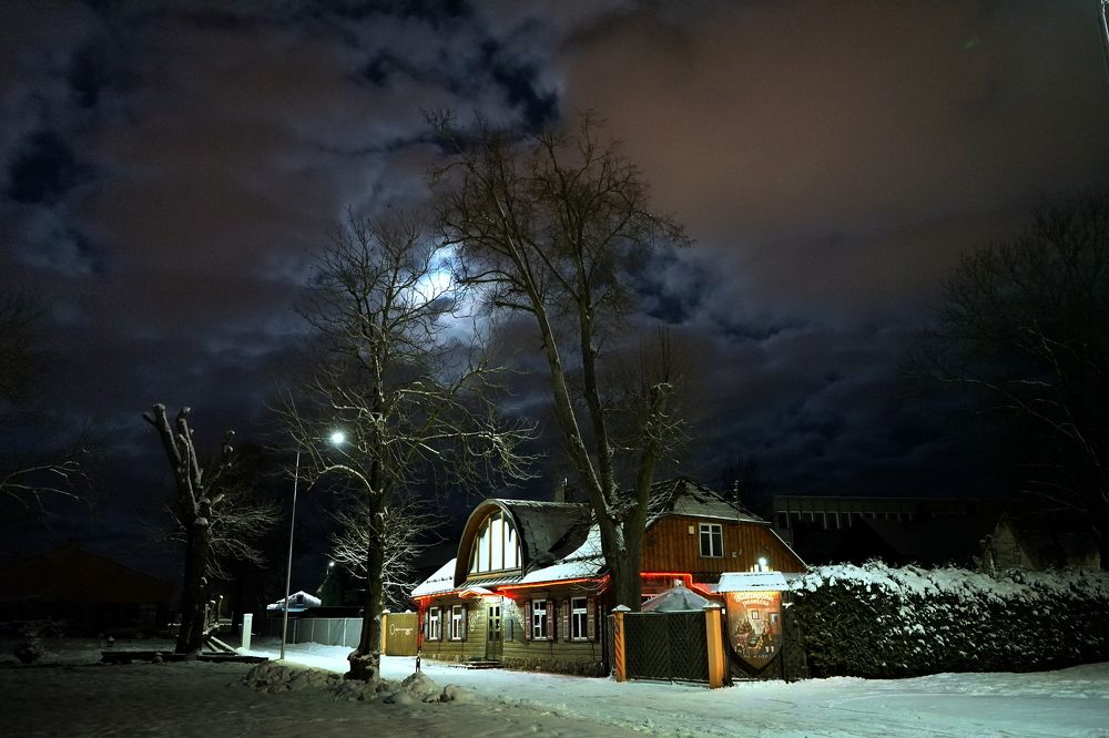 Užeiga mėnesienoje