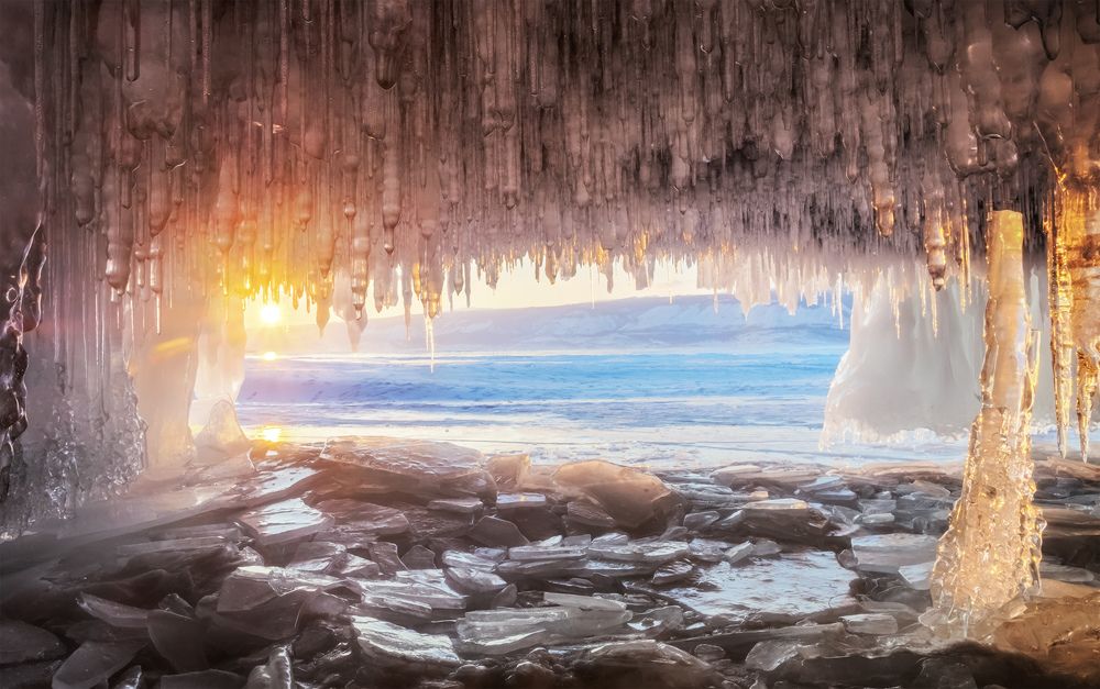 Лёд и солнце озера Байкал