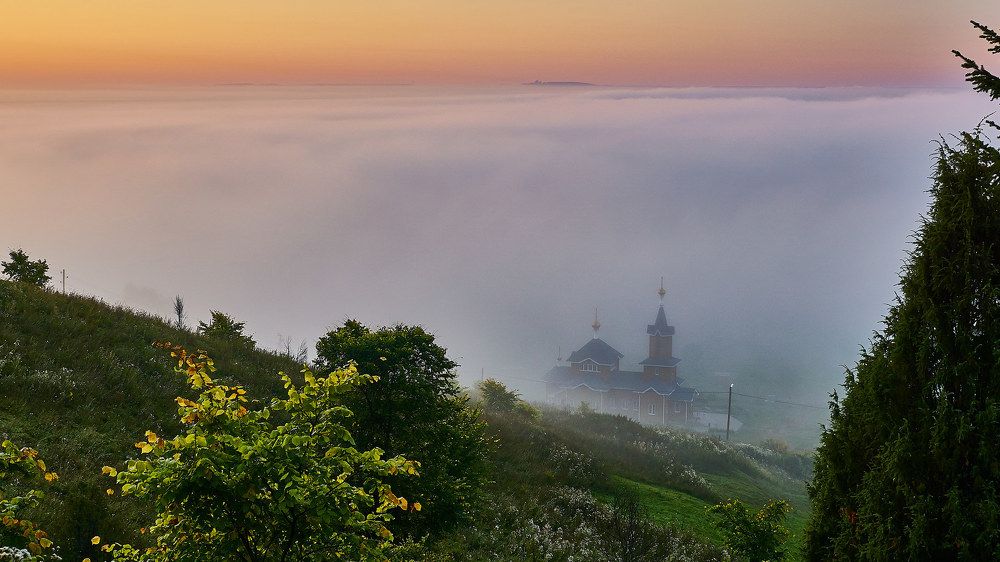 Храм в тумане.