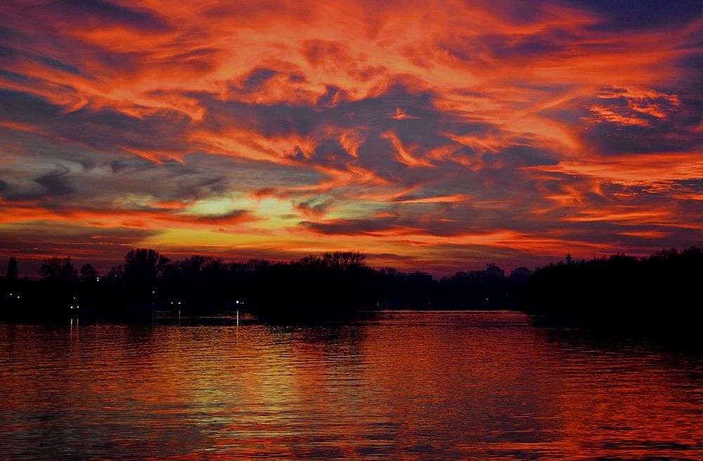 Noć u Beograu na Dunavu