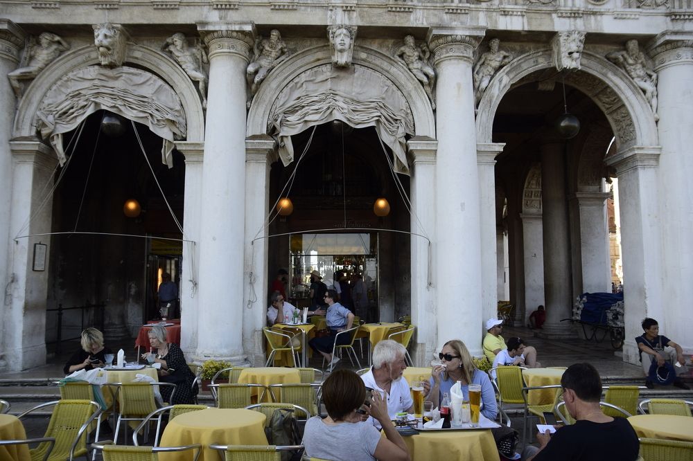 уличное кафе