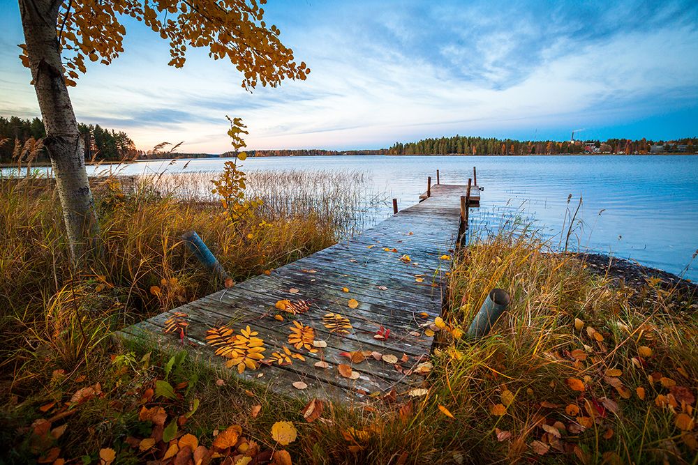 Вечер на осеннем берегу