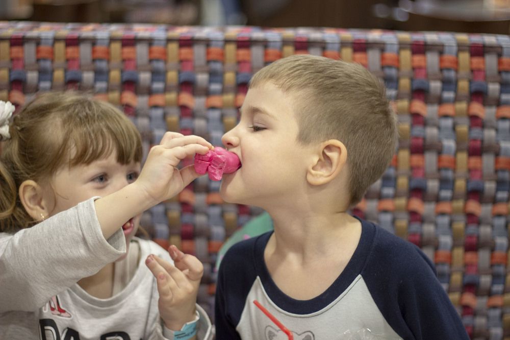 Из рук любимой даже марципан...