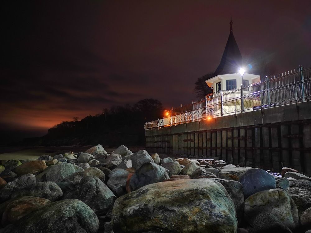 Башня на море