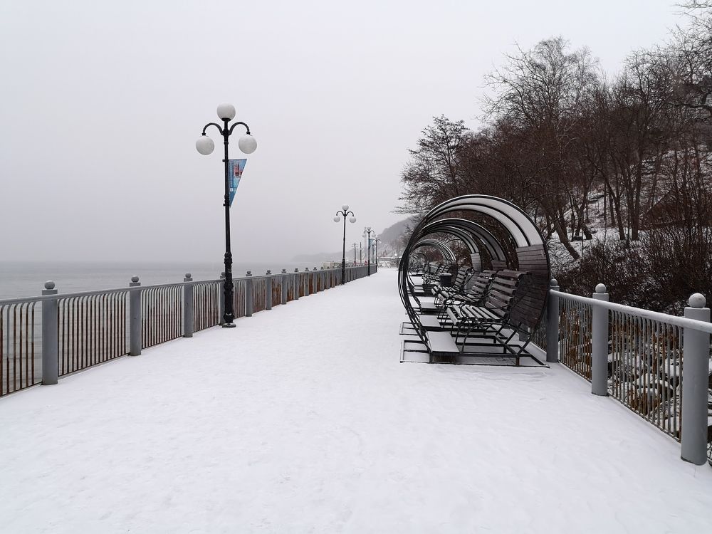 Безлюдный променад на Балтийском побережье