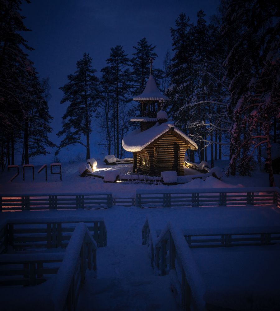 Часовня на берегу озера Красавица