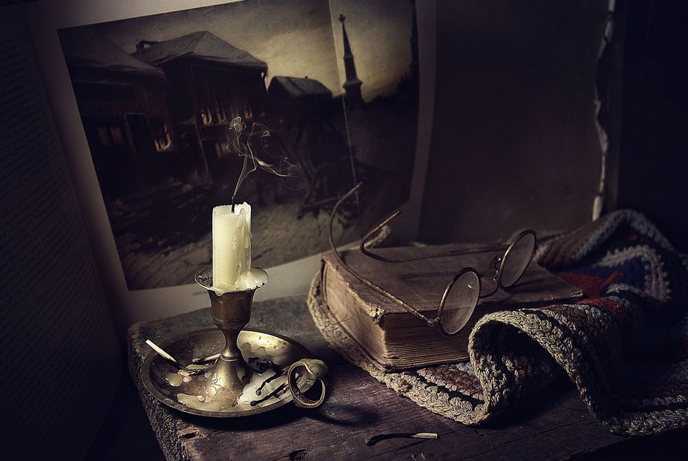 Натюрморт с подсвечником..