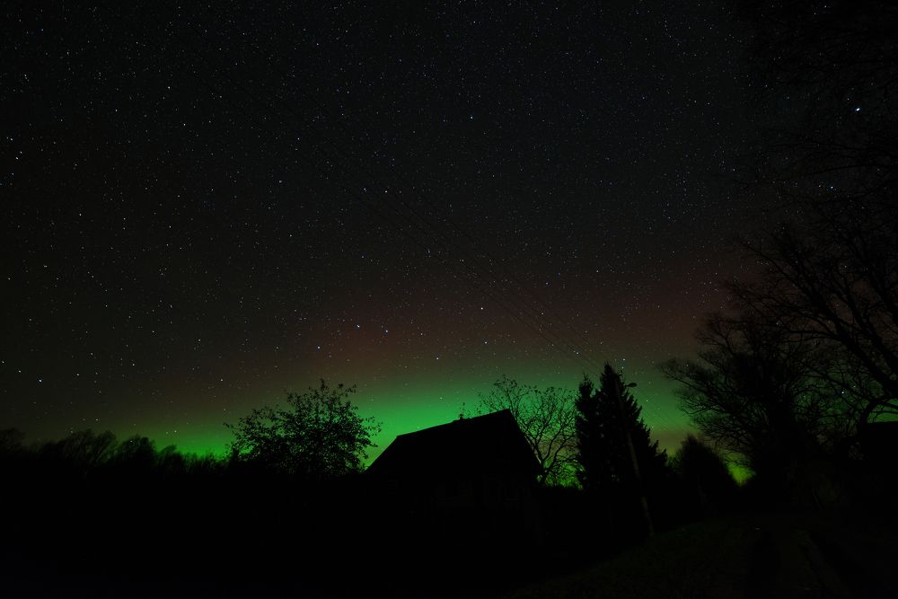 Северное сияние над деревней