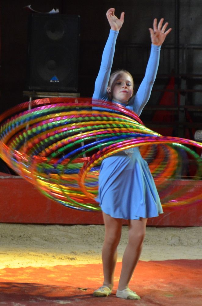 Девочка и хулахупы