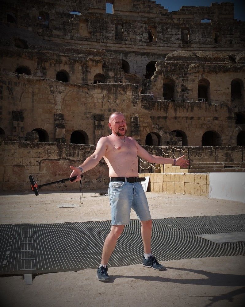 Viva Caesar! Идущие на селфи, приветствуют Тебя!