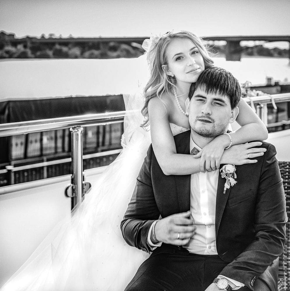 Молодожены