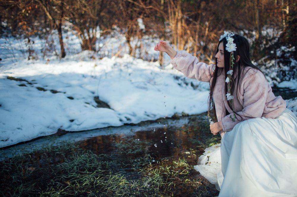 Девушка у реки!!!