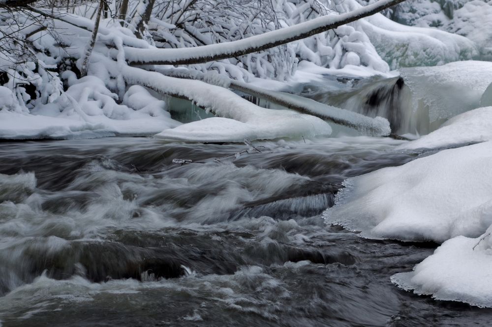 Зимний ручей