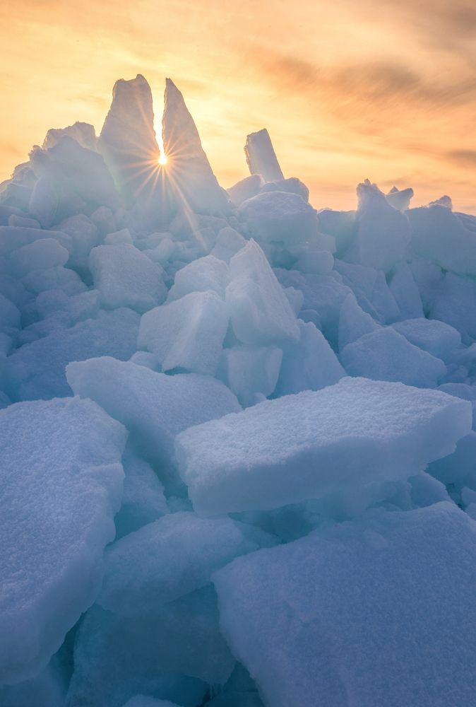 В морских торосах