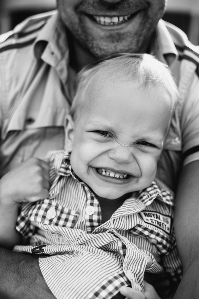 в отцовских объятиях