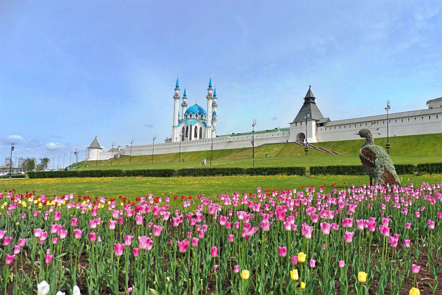 У подножия Казанского кремля.