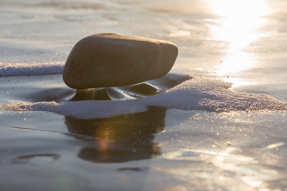 Камень на ножке