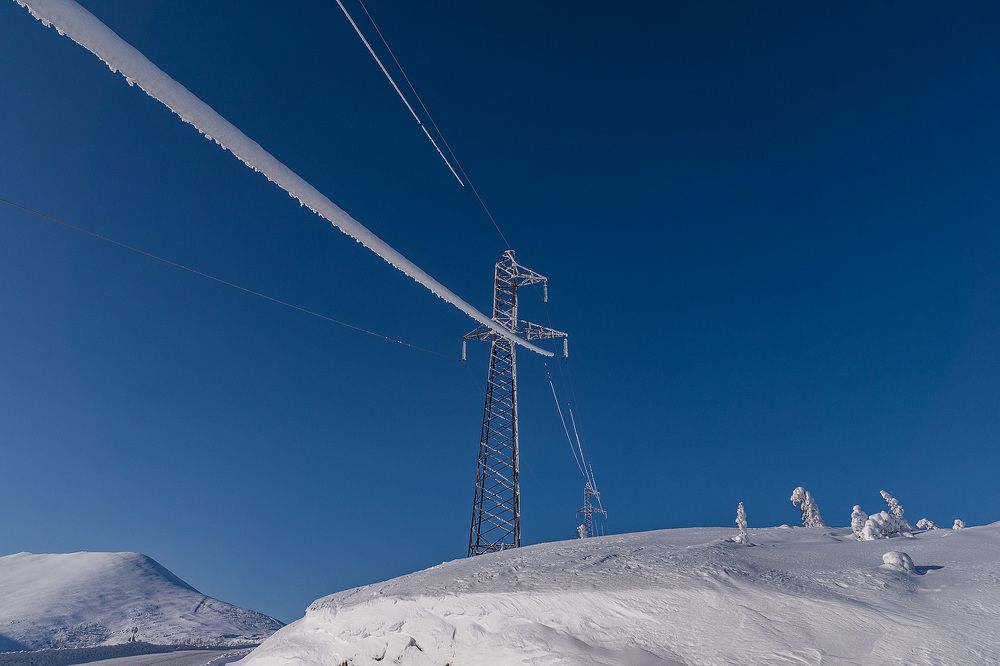 Зима на проводах.