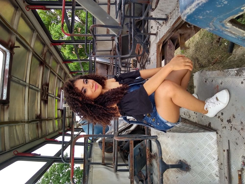 Foto de uma amiga que me ajudou a divulgar Meu trabalho.
