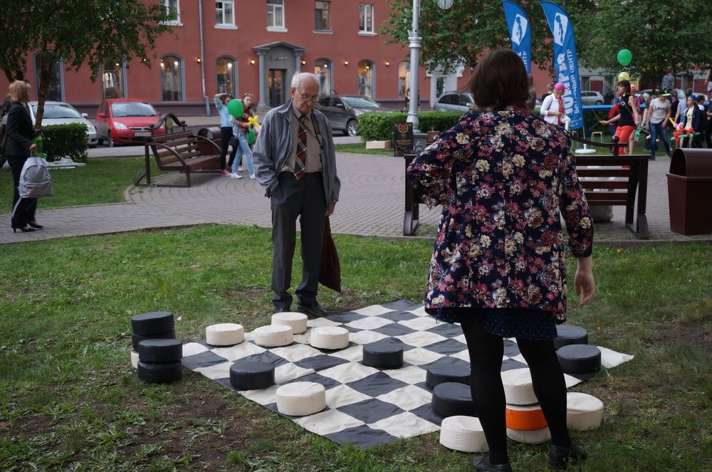 Шашки на улице