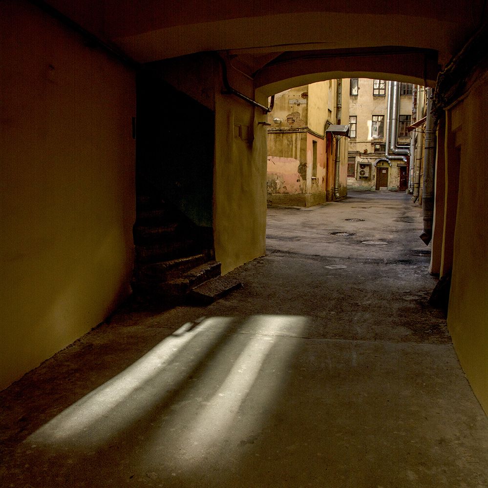 Дворы Петербурга (Yards of St. Petersburg)