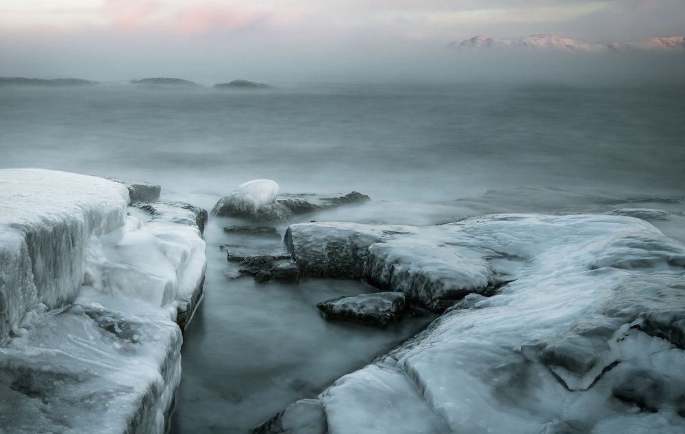 Морозный день у океана