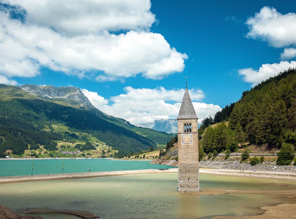 Озеро Резия,  колокольня Грауна (Италия)