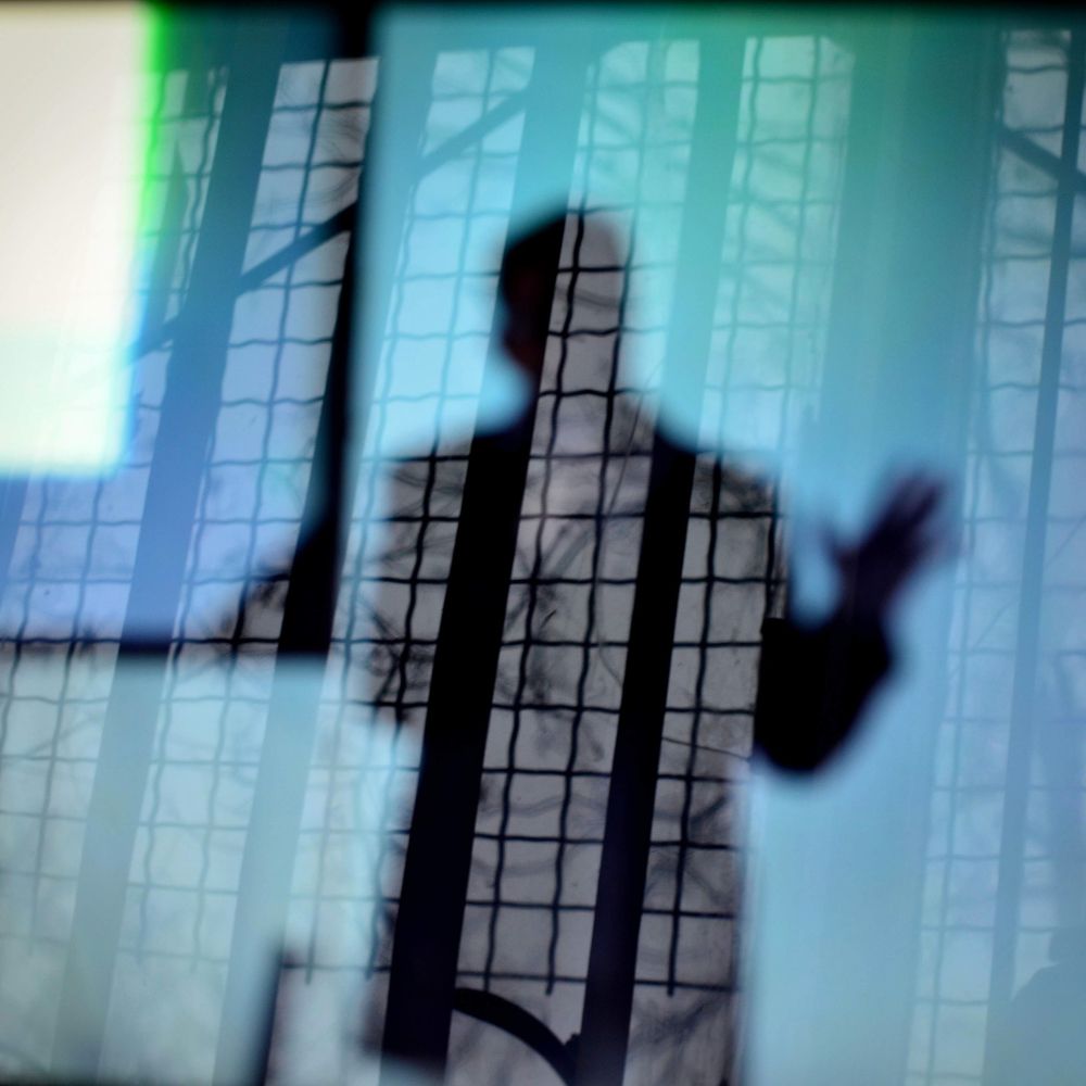 Между чем-то и ничем