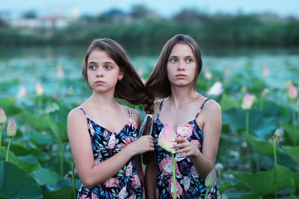 связанные одной нитью