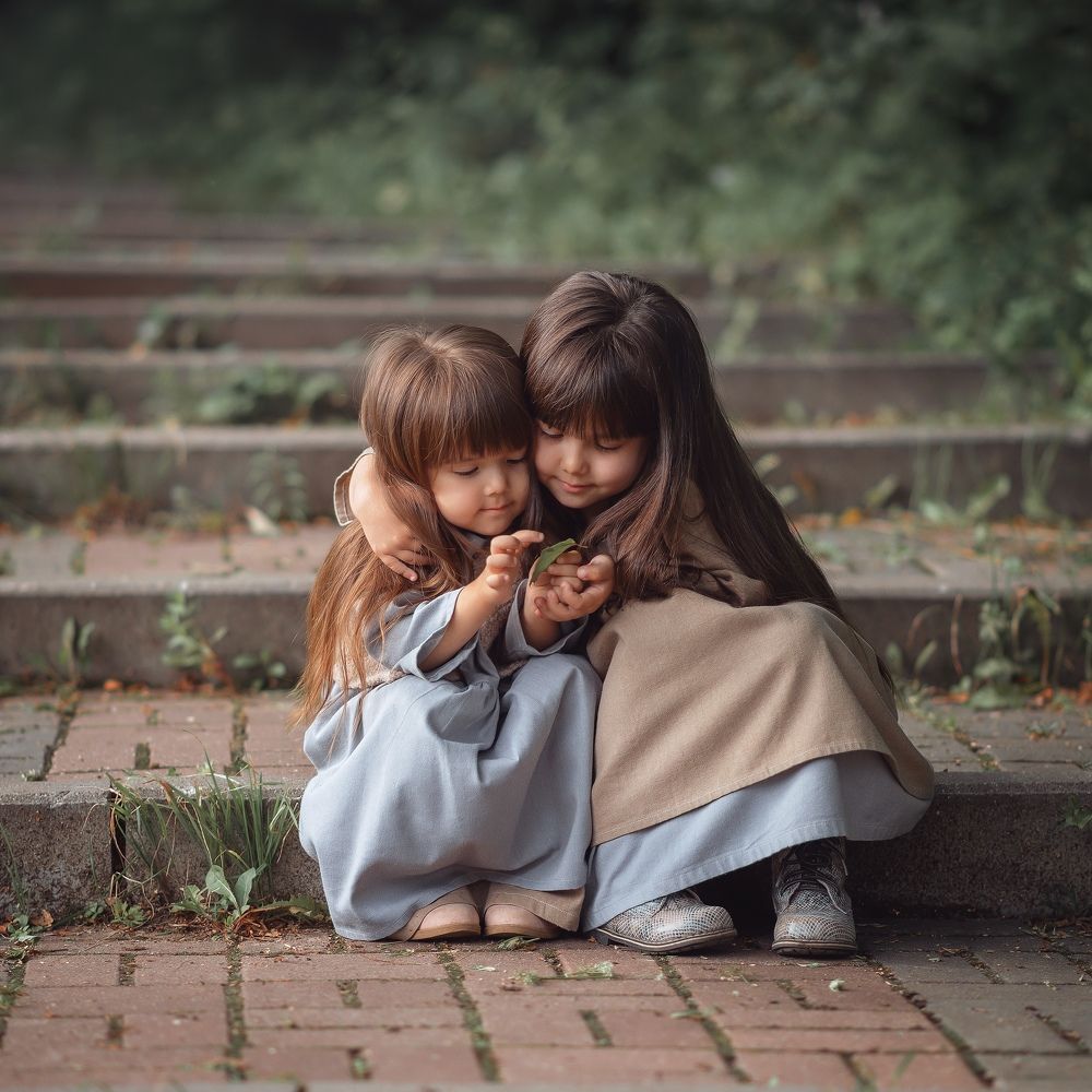 Две сестренки - две подружки