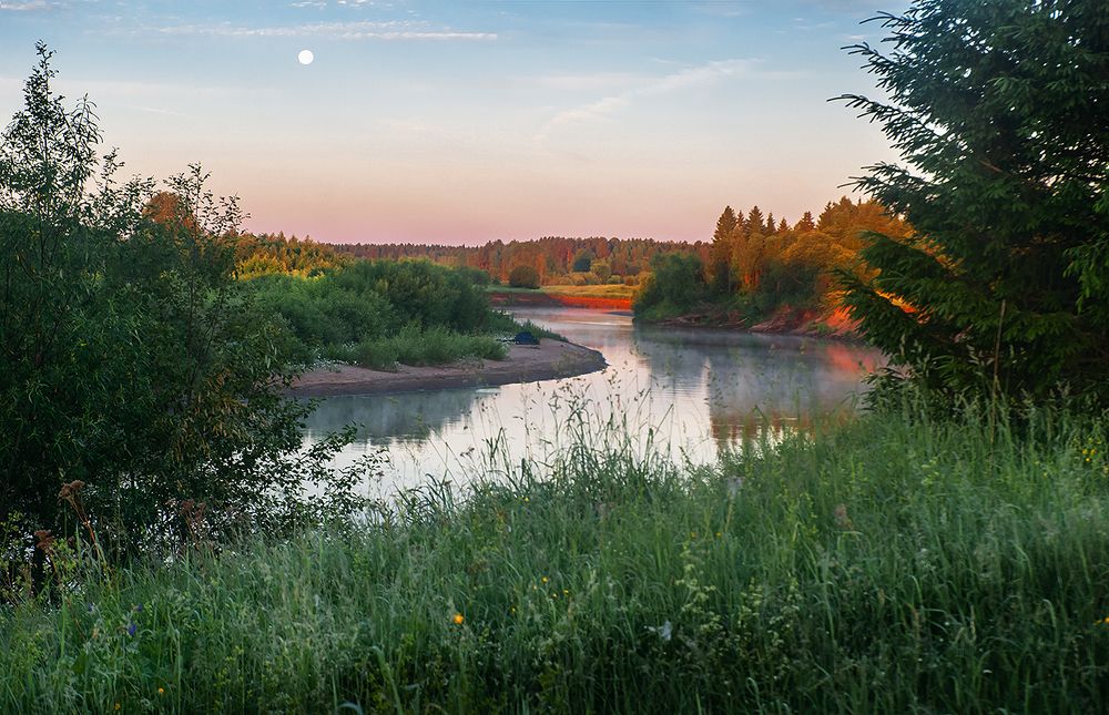 Река на рассвете.