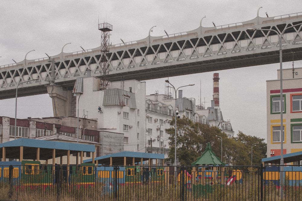 Bridge above the school