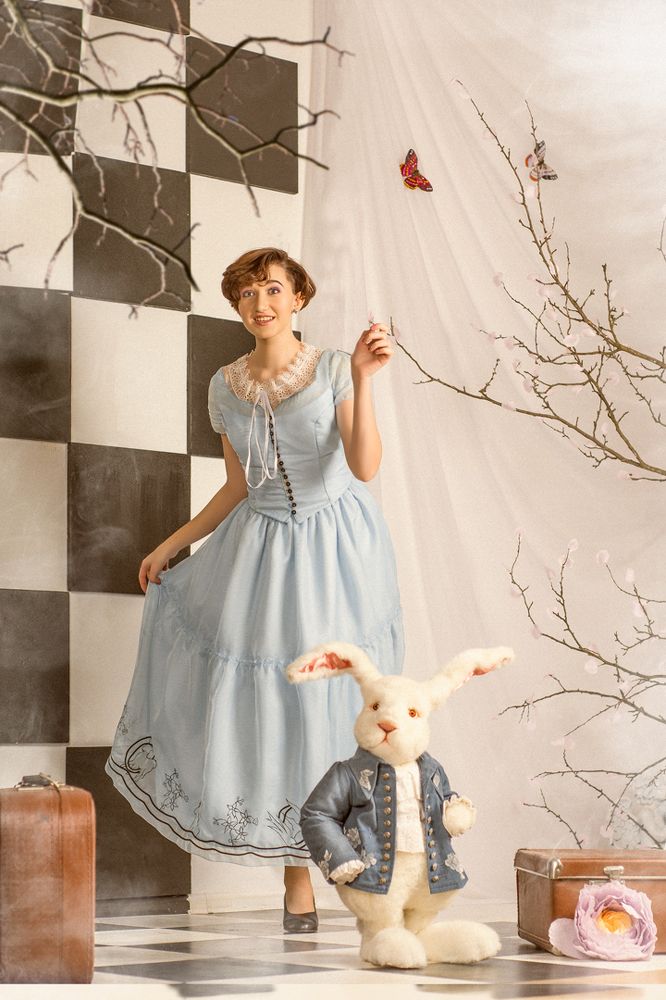 Алиса в Зазеркалье