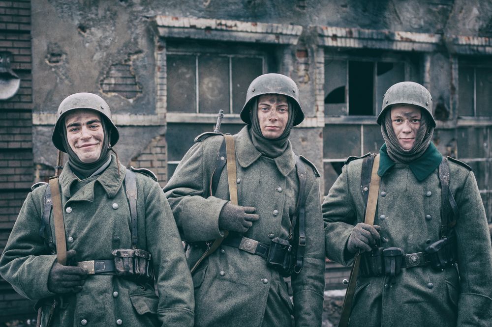 Три товарища