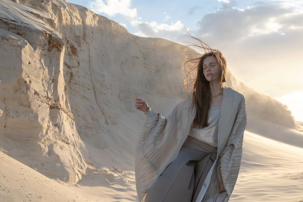 В песках / Sandstorm at sunset