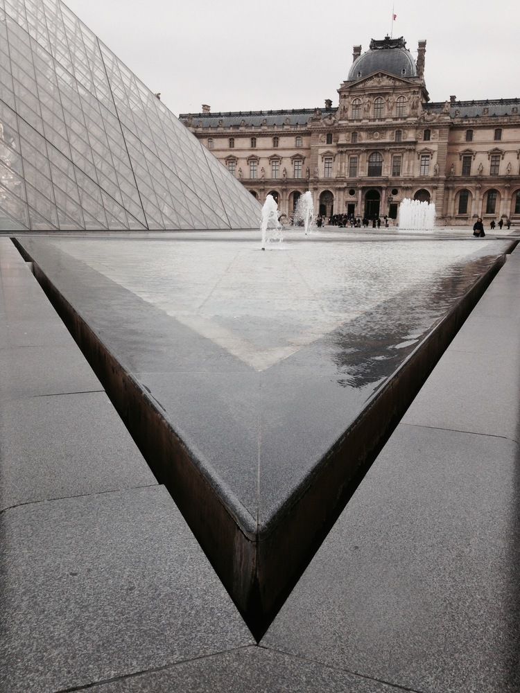 Les Triangles Du Louvre