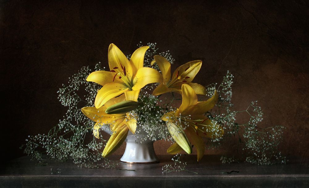 Желтая лилия