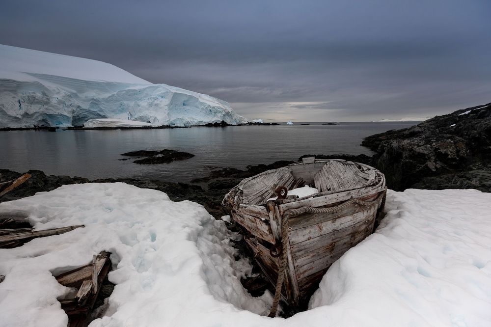 одинокая лодка