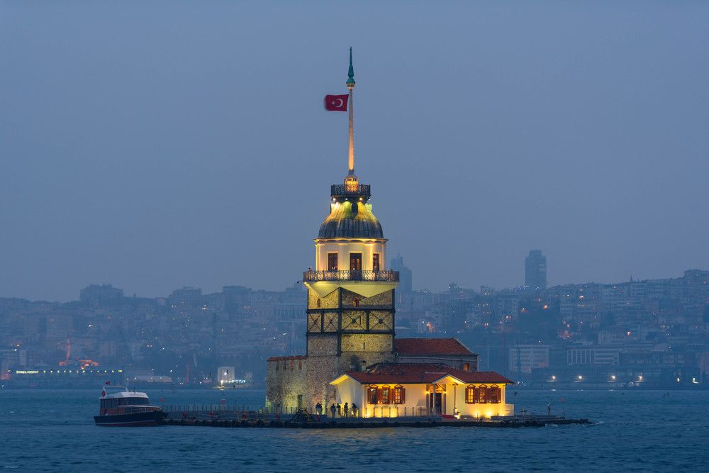 The Maiden\'s Tower at night, Bosphorus, Istanbul, Turkey