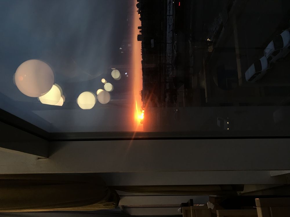 Я смотрю из ресторана