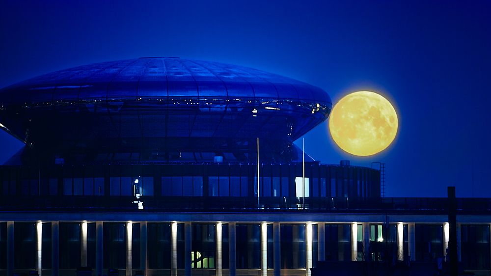 Желтое на синем или Последняя минута утренней Луны.