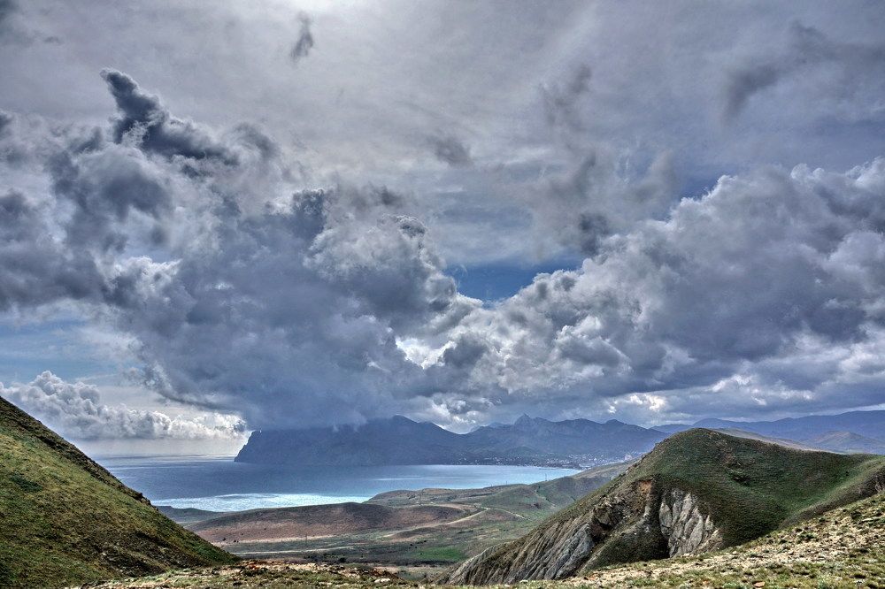 Карадаг в облаках