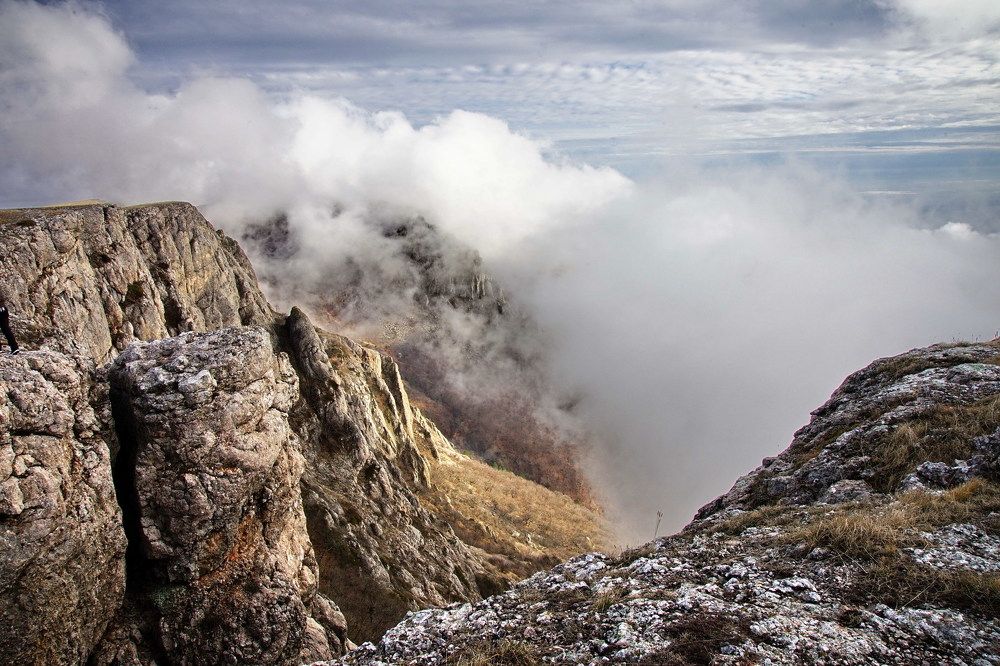 Туман и облака над Караби