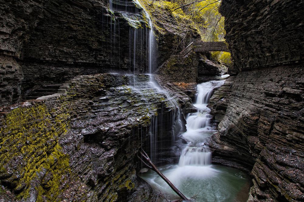 Радужный водопад